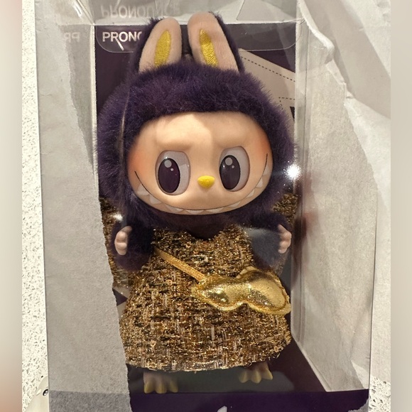 Authentic POP MART LABUBU x Pronounce- Wings of Fortune Vinyl Plush Hanging Card - Picture 3 of 3